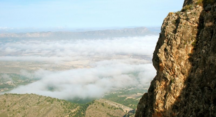 La niebla se va abriendo en el valle del Segura